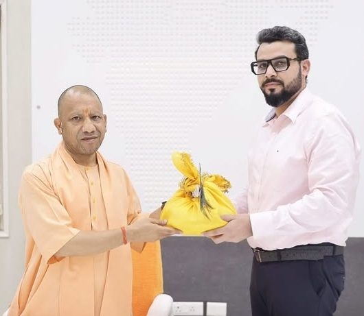 मुख्यमंत्री योगी आदित्यनाथ से मिले मथुरा वृंदावन नगर निगम के नवागत नगर आयुक्त ओजस्वी राज