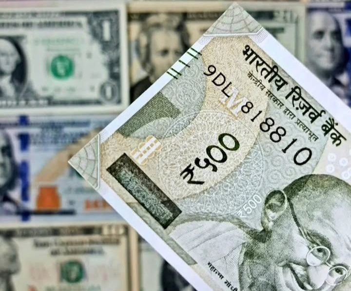 डॉलर के मुकाबले 14 पैसे टूटकर 96.44 पर पहुंचा भारतीय रुपया