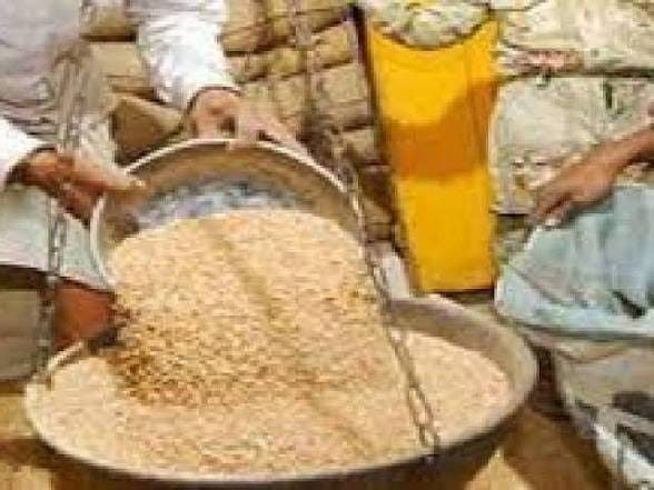 मथुरा: राशन के चावल-गेहूं की कालाबाज़ारी का पर्दाफाश, निलंबित कोटेदार पर मुकदमा दर्ज ​