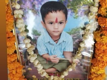 प्रेमी से बात करने के दौरान 3 साल के मासूम के शोर मचाने पर मां ने की थी हत्या, एक महीने बाद खुला राज