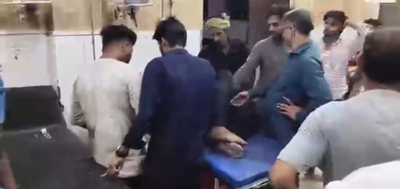 मथुरा के बिजलीघर में गोलीकांड: सिक्योरिटी गार्ड ने संविदा कर्मी को मारी गोली, आगरा रेफर